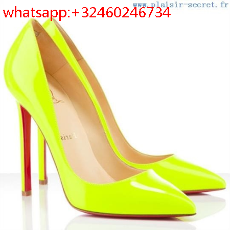 escarpin louboutin jaune